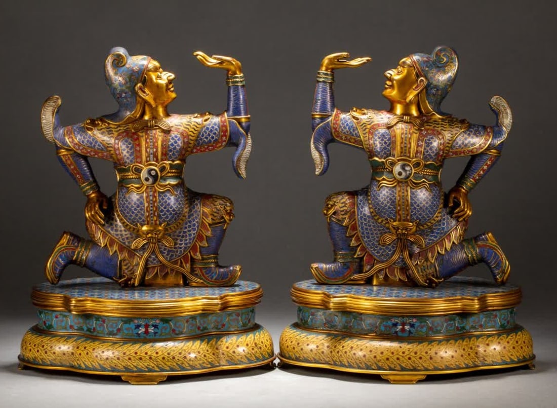 A pair of cloisonné characters of the Qing Dynasty: A pair of cloisonné characters in the Qing Dynasty SIZE: L:27cm W:22cm H:35cm (The Dimensions Of All Batches Are Manually Measured.If You Need More Detailed Information, Please Contact Our Customer S