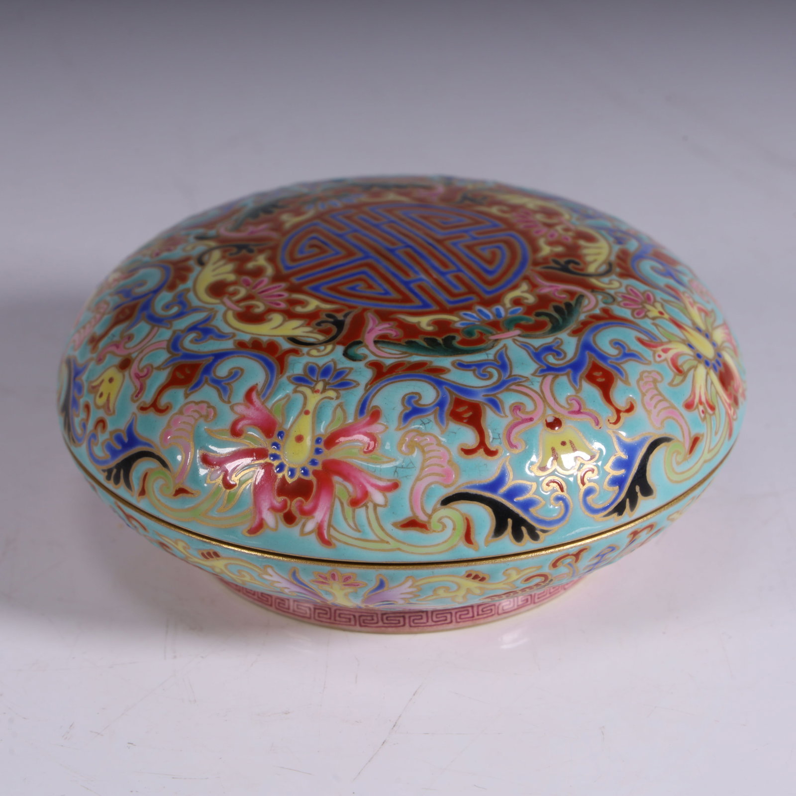 A clear enamel floral pattern clay box: Qing enamel floral pattern printing clay box SIZE: L:10cm H:5cm W:230g (The Dimensions Of All Batches Are Manually Measured.If You Need More Detailed Information, Please Contact Our Customer Service B