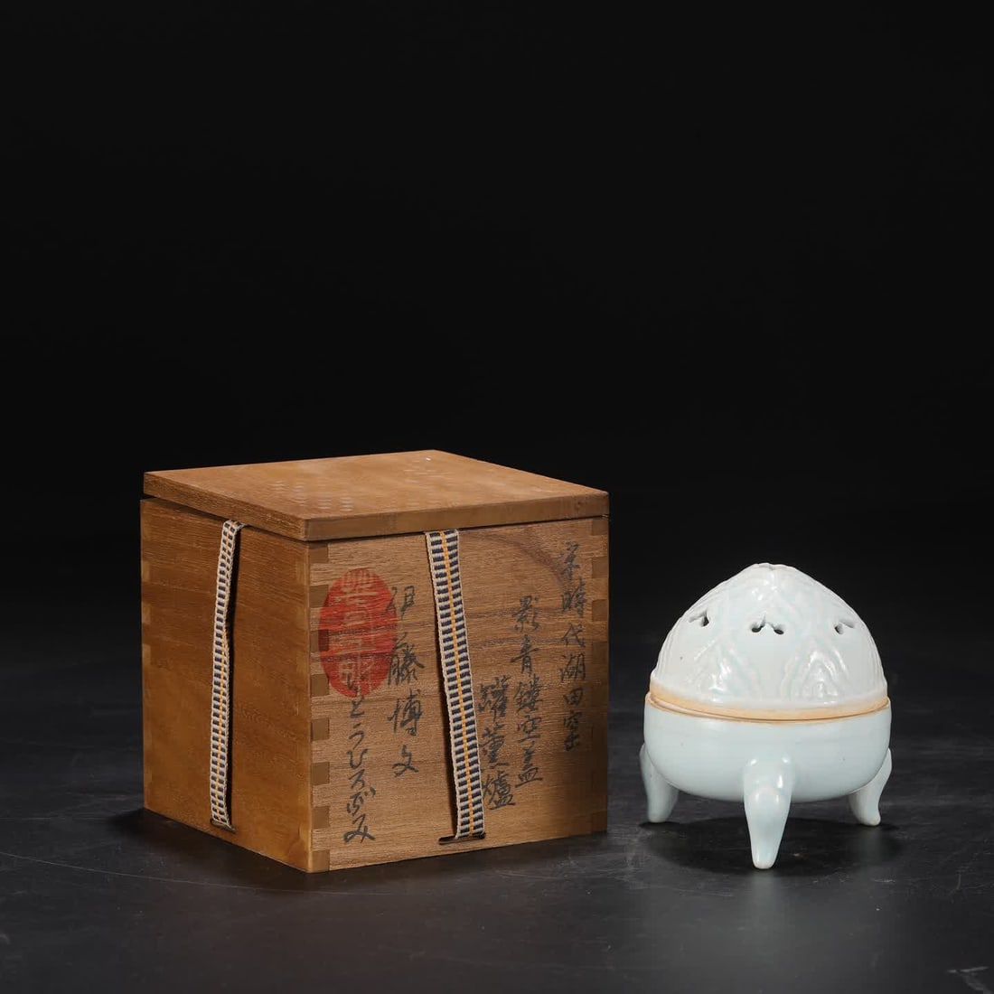 A piece of Southern Song Dynasty Hutian kiln shadow blue hollow lid jar smoker: Southern Song Dynasty Hutian kiln shadow blue hollow lid jar smoker SIZE: H:11cm mouthD:8cm (The Dimensions Of All Batches Are Manually Measured.If You Need More Detailed Information, Please Contact O