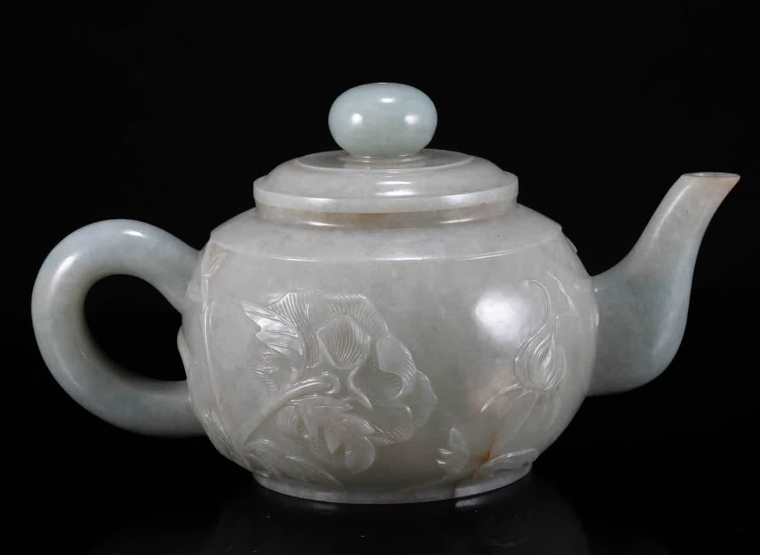 A Qing Dynasty court jade carved peony flower pot: Qing Dynasty court jade carved peony flower pot SIZE: H: 13 Abdominal diameter 14 (The Dimensions Of All Batches Are Manually Measured.If You Need More Detailed Information, Please Contact Our Custome
