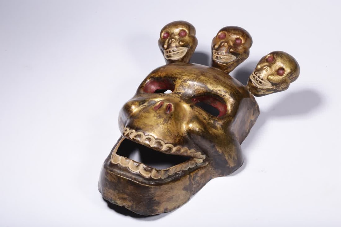 A Qing Dynasty copper gilt corpse of the main ornament: Qing Dynasty copper gilt corpse Tuo Lin main ornament SIZE: H:25cm L:15cm W:8cm W:593g (The Dimensions Of All Batches Are Manually Measured.If You Need More Detailed Information, Please Contact Our Cu