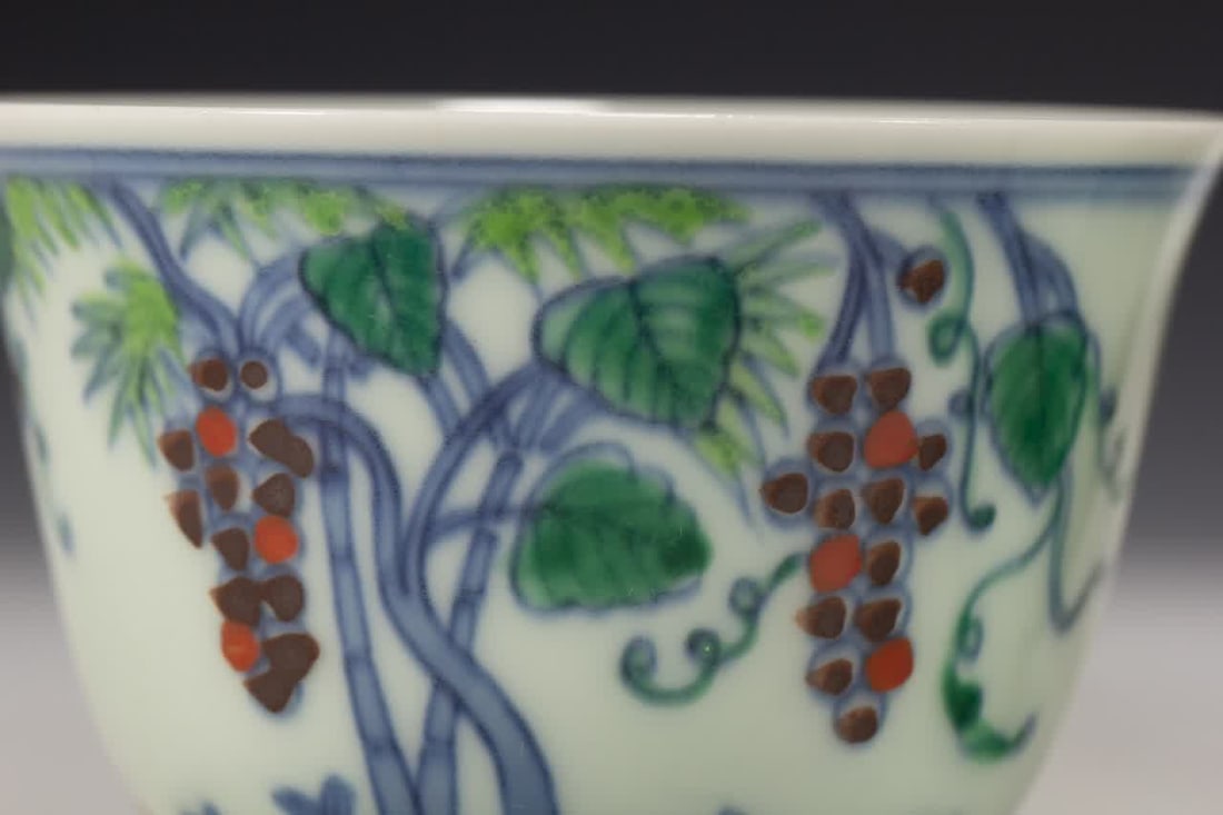 A Ming Dynasty Doucai grape pattern cup - 2
