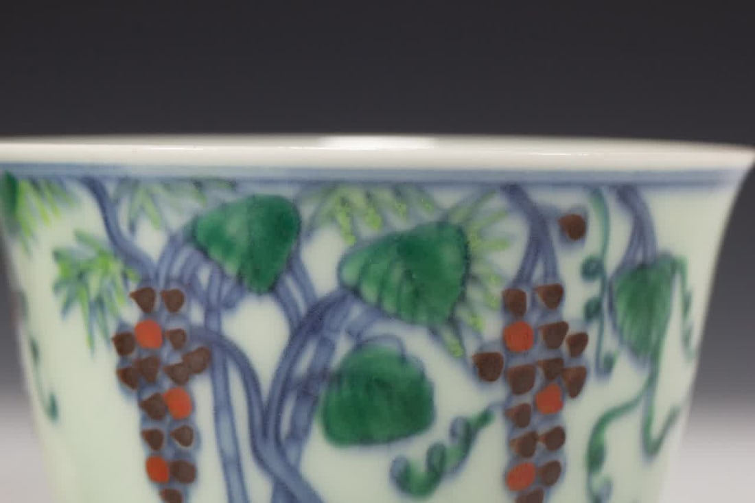 A Ming Dynasty Doucai grape pattern cup - 3