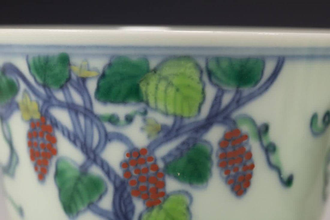 A Ming Dynasty Doucai grape pattern cup - 5