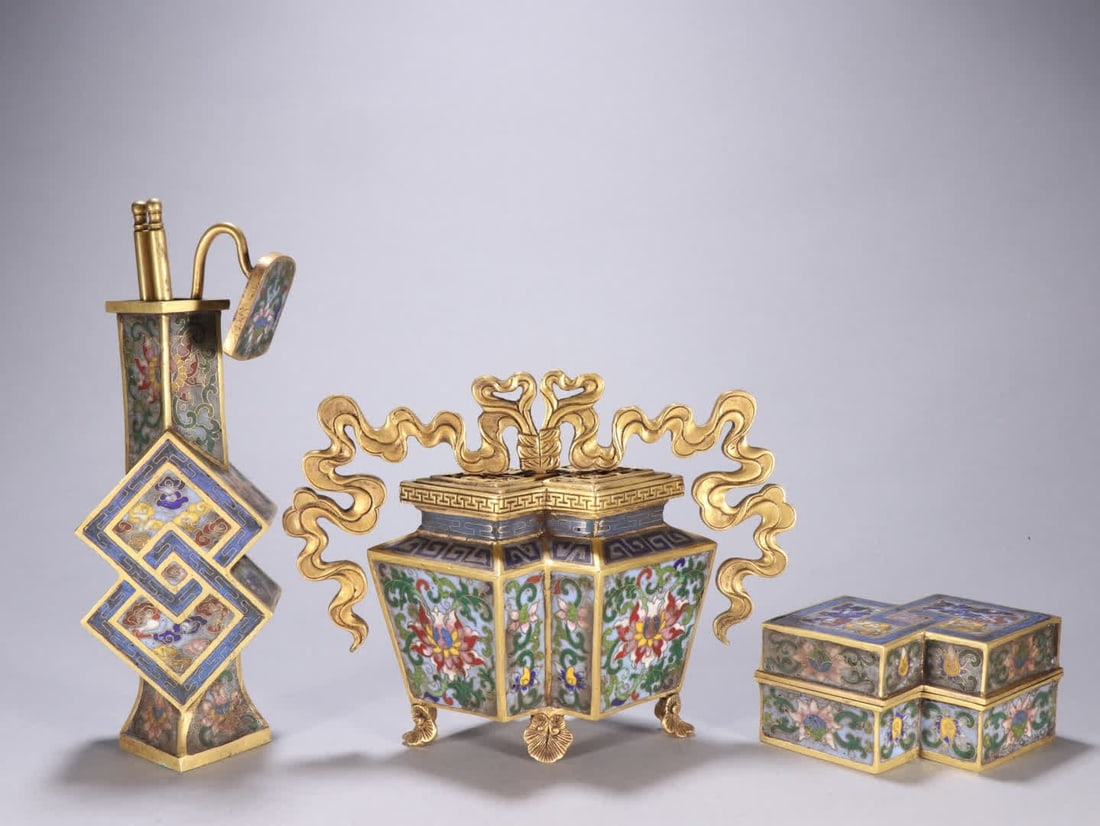 A set of Qing Dynasty copper gilt cloisonné furnace bottle box: Qing Dynasty A set of copper gilt cloisonné furnace bottle boxes SIZE: Furnace H: 13.5cm W: 17.8cm W: 1014.9g Bottle H: 16cm W: 6.5cm W: 870g Box H: 4.4cm W: 10.4cm W: 737.2g (The Dimensions Of All B