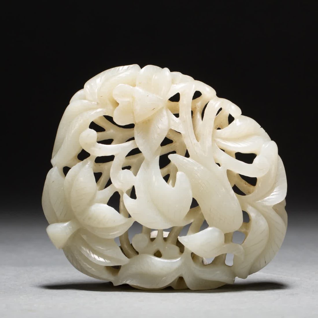 A piece of Liao Dynasty Hetian jade tile: Liao Dynasty Hetian jade tiles SIZE: L:9cm W:8.5cm (The Dimensions Of All Batches Are Manually Measured.If You Need More Detailed Information, Please Contact Our Customer Service Before Bidding.)