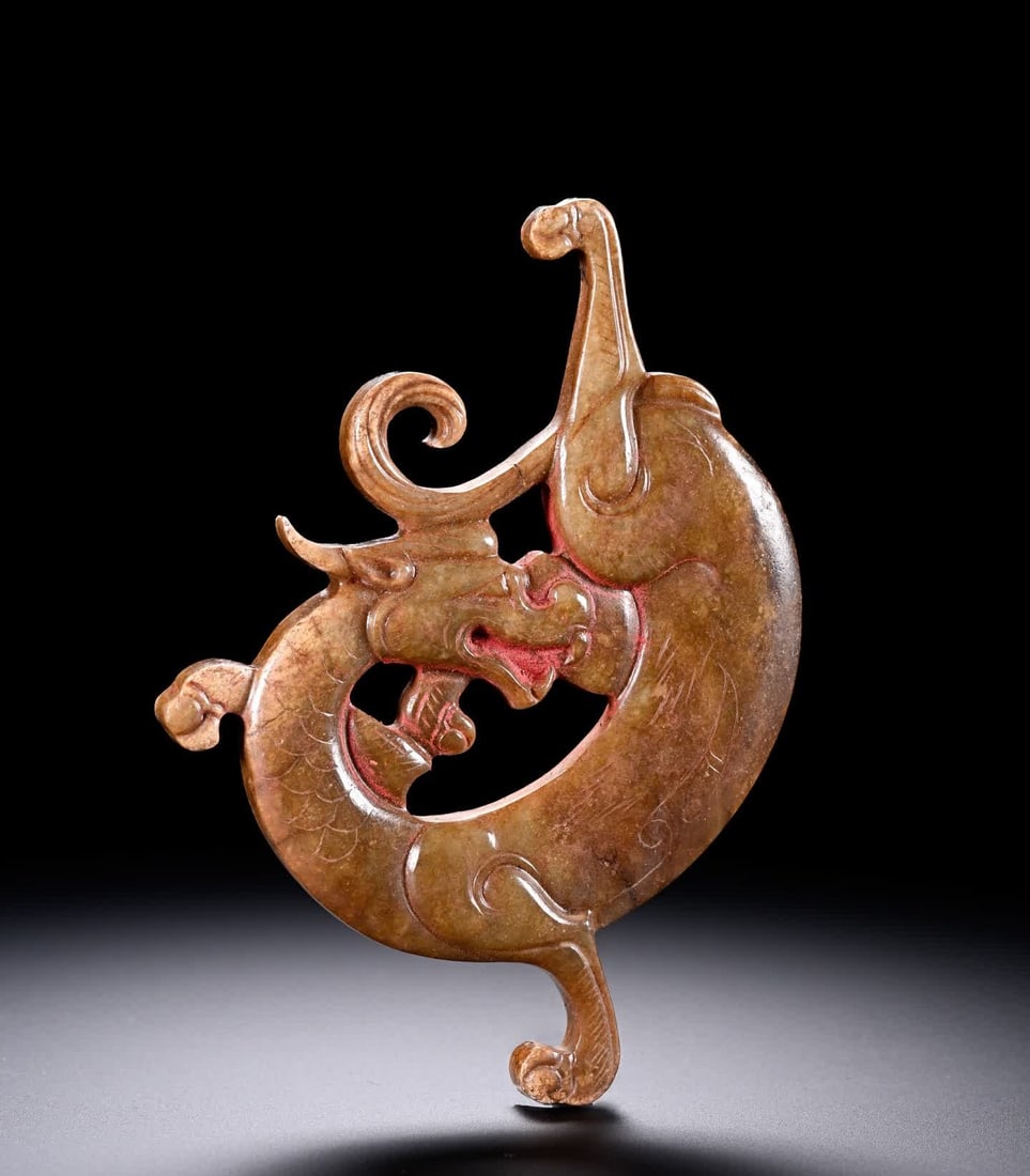 An ancient jade dragon: The ancient jade dragon SIZE: H:7cm W:6.5cm W:63g (The Dimensions Of All Batches Are Manually Measured.If You Need More Detailed Information, Please Contact Our Customer Service Before Bidding.)