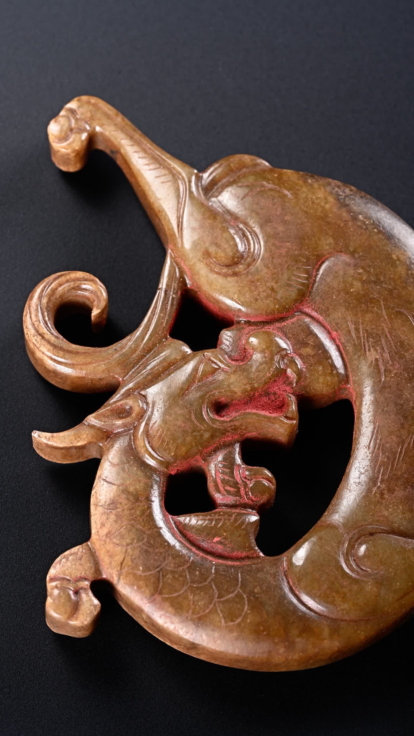 An ancient jade dragon - 3