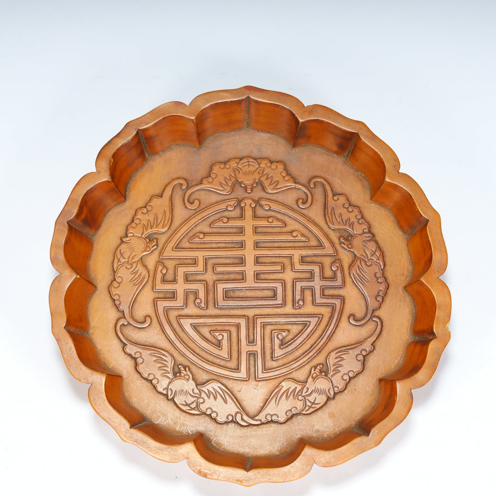 A piece of Qing Dynasty pasted yellow "Five Blessings Holding Longevity Pattern Flower Mouth Plate: Qing Dynasty pasted yellow "Five Blessings Holding Longevity Pattern Flower Mouth Plate SIZE: H:1.5cm L:13.7cm W:13.7cm W:51.2g (The Dimensions Of All Batches Are Manually Measured.If You Need More De
