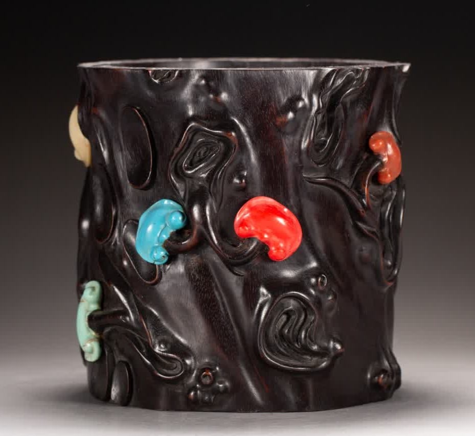 A Qing Dynasty rosewood pen holder: Qing Dynasty rosewood pen holder SIZE: L:16cm W:16cm H:16cm (The Dimensions Of All Batches Are Manually Measured.If You Need More Detailed Information, Please Contact Our Customer Service Before Biddi