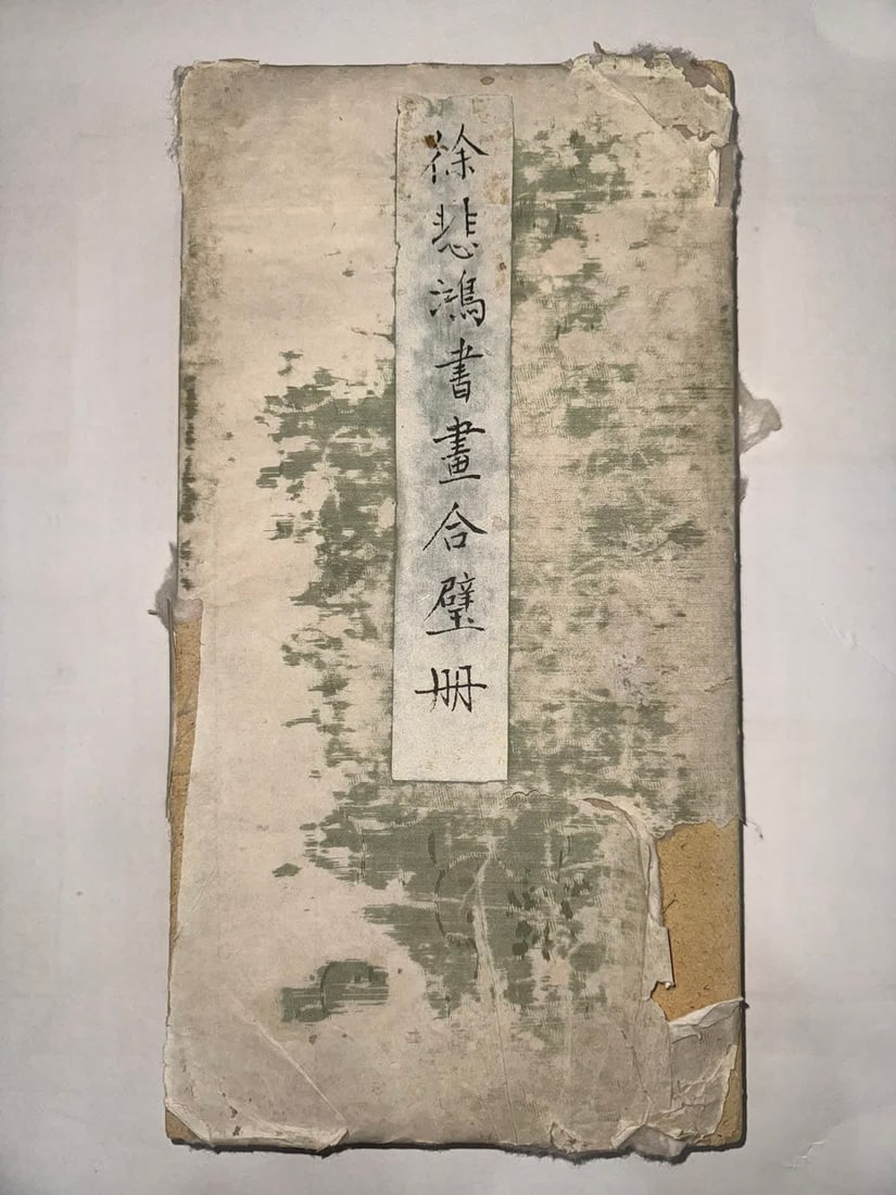 A combined book of Xu Beihong's calligraphy and paintings: Xu Beihong's calligraphy and painting combined volume has a total of 12 volumes SIZE: 41x39cm per opening (The Dimensions Of All Batches Are Manually Measured.If You Need More Detailed