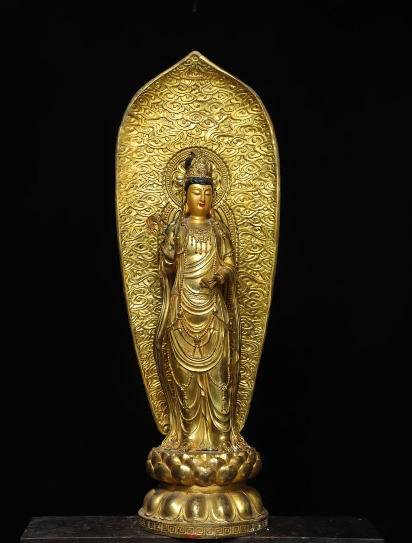 A Buddhist Buddha statue of Guanyin Bodhisattva in copper and gilt in the Qing Dynasty: Qing Dynasty copper gilt painted Guanyin Bodhisattva Buddhist Buddha statue SIZE: H:85cm W:29cm T:23cm W:12.77kg (The Dimensions Of All Batches Are Manually Measured.If You Need More Detailed Informat