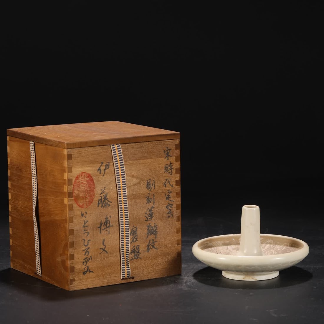 A piece of Northern Song Dynasty Ding kiln white glaze carved lotus petal grinding disc: Northern Song Dynasty Ding kiln white glaze carved lotus petal grinding disc SIZE: H: 10.5cm Pallet H: 5cm D: 16cm (The Dimensions Of All Batches Are Manually Measured.If You Need More Detailed