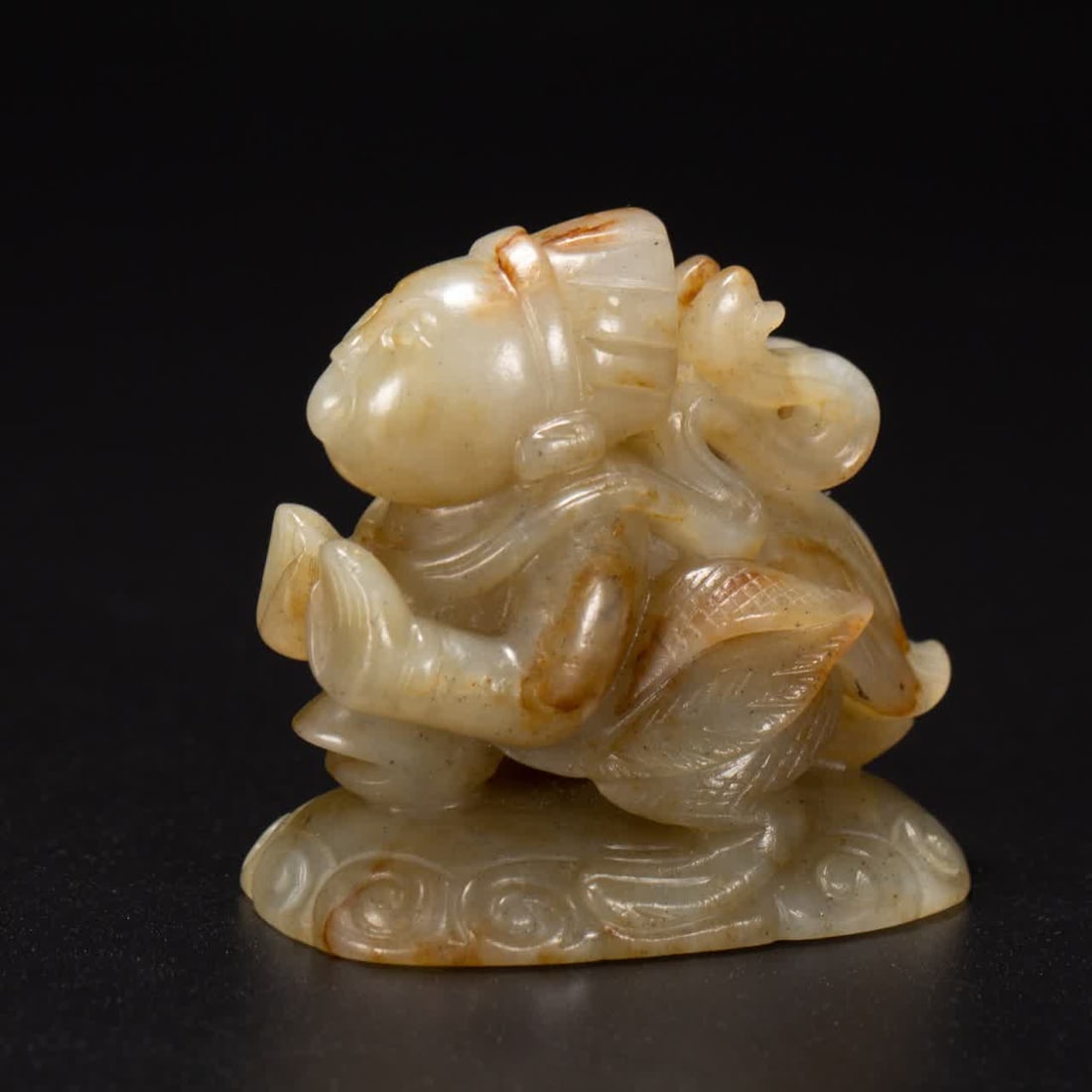A Hetian jade ornament from the Qing Dynasty: Hetian jade ornaments of the Qing Dynasty SIZE: L:4.5cm W:3cm H:4.6cm (The Dimensions Of All Batches Are Manually Measured.If You Need More Detailed Information, Please Contact Our Customer Service Be