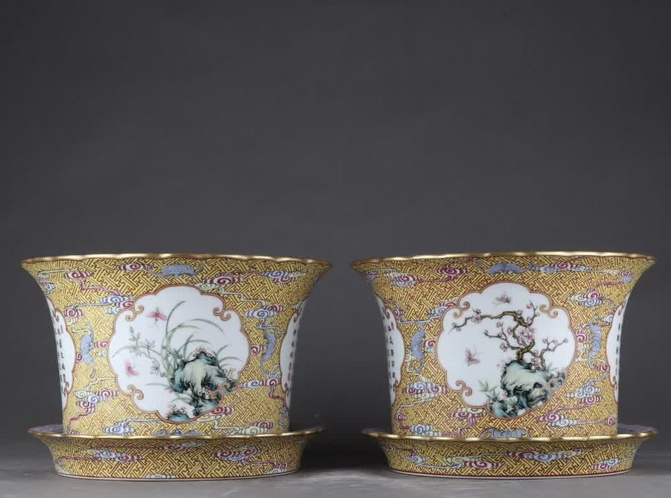 A pair of Qing Qianlong swastika version window flower poetry potted plants: Qing Qianlong swastika version of window opening flower poetry potted plant SIZE: H:18.5cm D:27cm (The Dimensions Of All Batches Are Manually Measured.If You Need More Detailed Information, Please Con