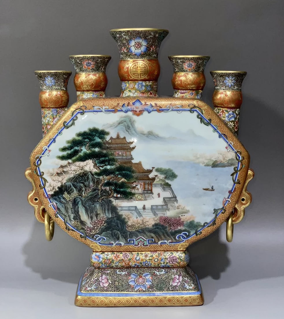 A Qing Dynasty ancient moon pavilion alum red gilded window painting landscape pavilion pavilion: Qing Dynasty ancient moon pavilion alum red gilded window painting landscape pavilions pavilions double ear rings five-tube fish-shaped bottles SIZE: mouthD: 6.6cm H: 30.5cm Belly diameter 26cm Bottom