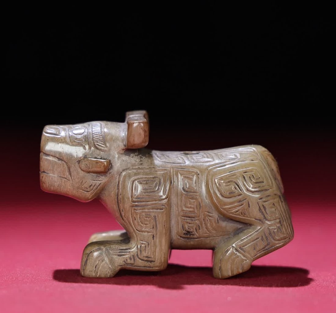 A Han Dynasty jade tiger handle: Han Dynasty jade tiger handle SIZE: 68x31x42mm W:126g (The Dimensions Of All Batches Are Manually Measured.If You Need More Detailed Information, Please Contact Our Customer Service Before Bidding.)