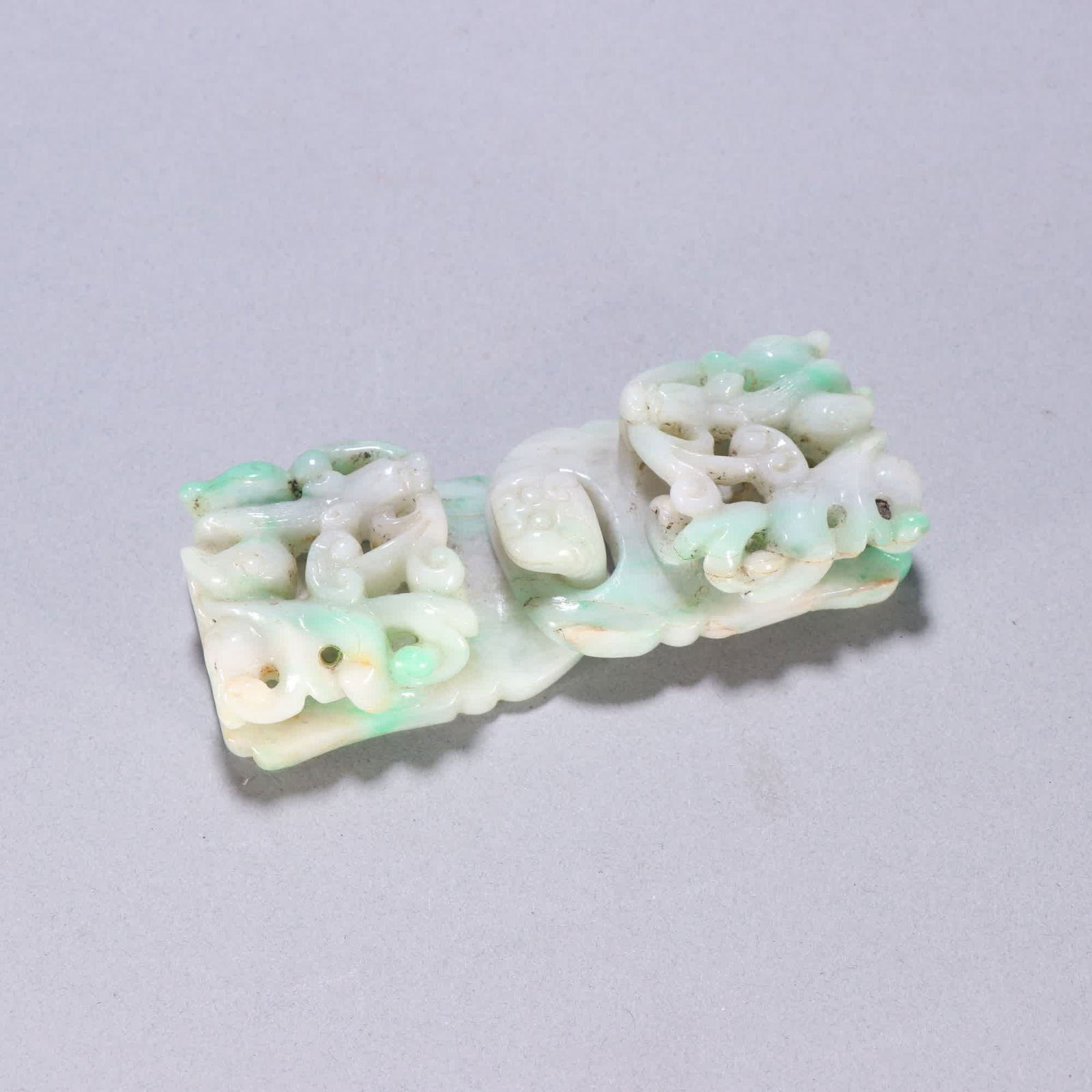 A jade dragon pattern belt buckle: Jade dragon pattern belt buckle SIZE: L:10.2cm W:3.8cm W:135.9g (The Dimensions Of All Batches Are Manually Measured.If You Need More Detailed Information, Please Contact Our Customer Service Before B