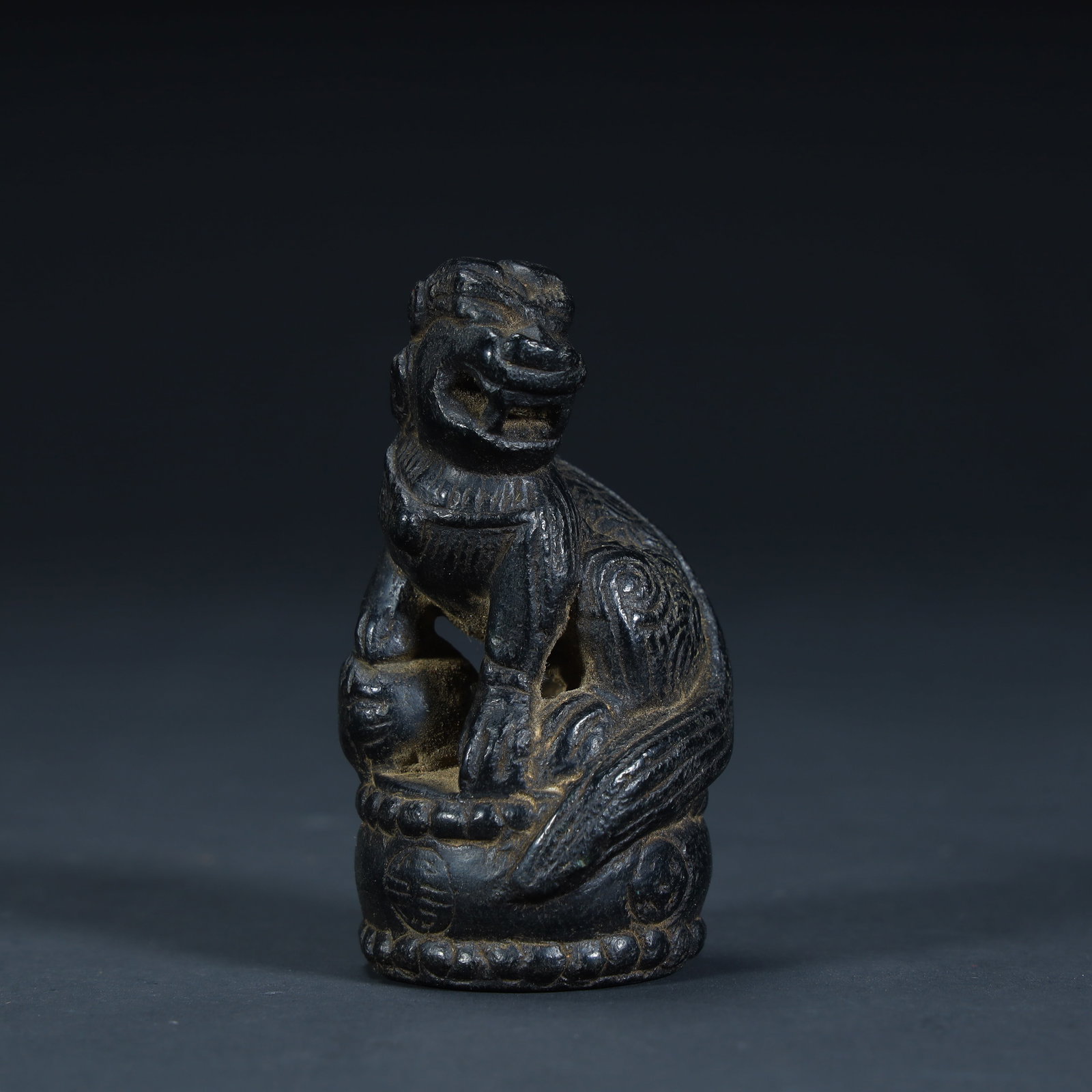 A Qing Dynasty bluestone desk lion ornament: Qing Dynasty bluestone desk lion ornament SIZE: H:6.7cm L:3.5cm W:3cm W:87g (The Dimensions Of All Batches Are Manually Measured.If You Need More Detailed Information, Please Contact Our Customer