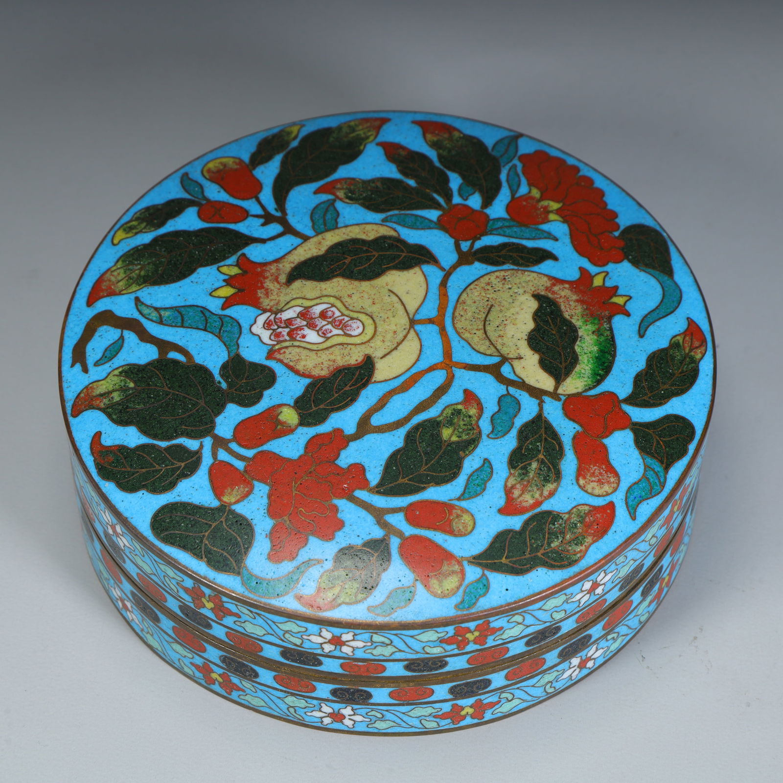 A Qing Dynasty cloisonné "pomegranate pattern" round box (1 of 9)