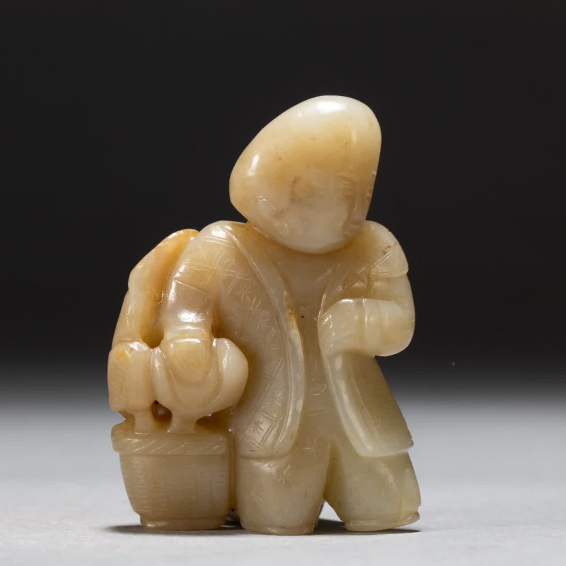 A jade boy from the Qing Dynasty: The jade boy of the Qing Dynasty SIZE: L:4.5cm W:1.5cm H:6cm (The Dimensions Of All Batches Are Manually Measured.If You Need More Detailed Information, Please Contact Our Customer Service Before Bidd