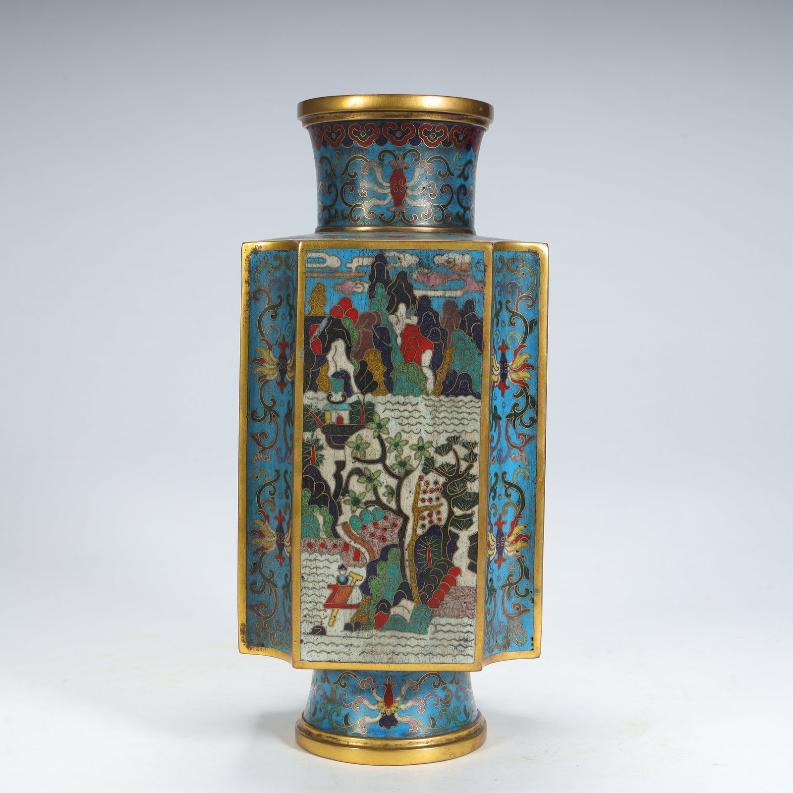 A Qing Dynasty copper tired cloisonné enamel (cloisonné) landscape pattern square bottle: Qing Dynasty copper tire cloisonné enamel (cloisonné) landscape pattern square bottle SIZE: H:24.5cm L:11.2cm W:11.2cm W:1.7kg (The Dimensions Of All Batches Are Manually Measured.If You Need More D