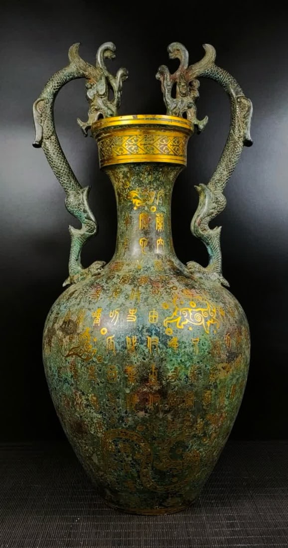 A Warring States bronze Cuojin double dragon ear vase: Warring States bronze Cuojin double dragon ear vase SIZE: H:51cm W:25cm W:6.4kg (The Dimensions Of All Batches Are Manually Measured.If You Need More Detailed Information, Please Contact Our Customer