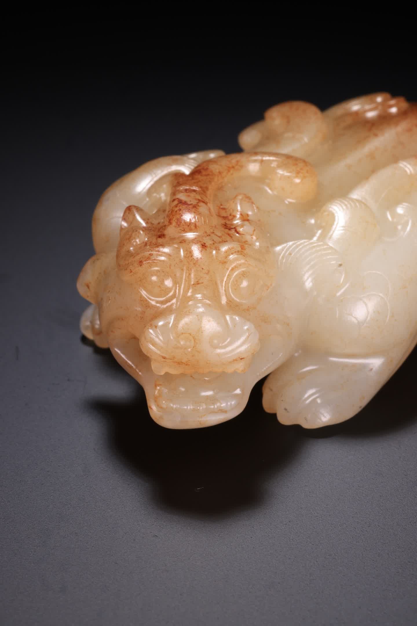 A Han Dynasty jade beast - 8