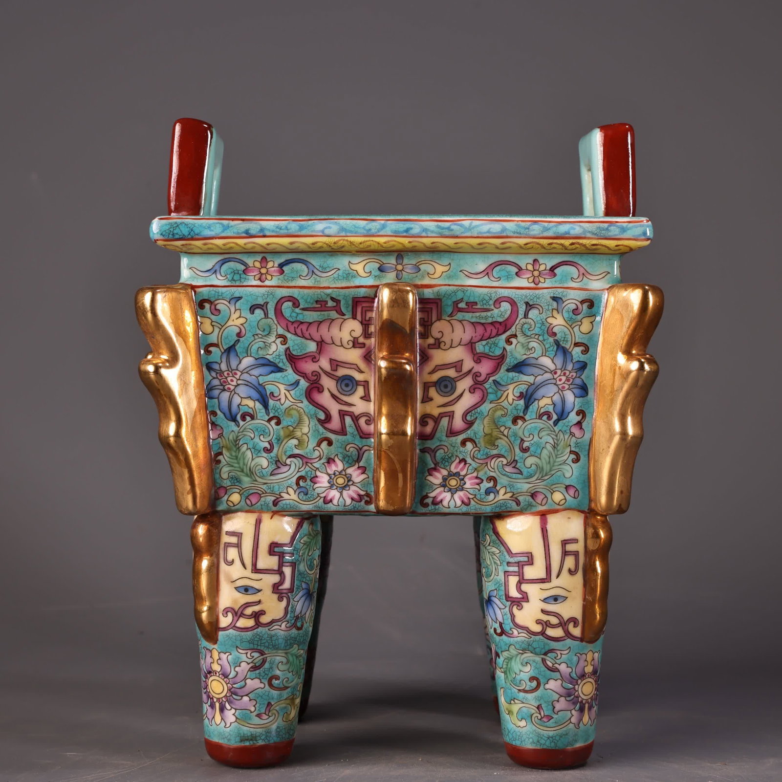 A Qing Dynasty enamel colored gold-painted porcelain square tripod: Qing Dynasty enamel colored gold-painted porcelain square tripod SIZE: W:800g H:17cm W:13cm (The Dimensions Of All Batches Are Manually Measured.If You Need More Detailed Information, Please Contact O