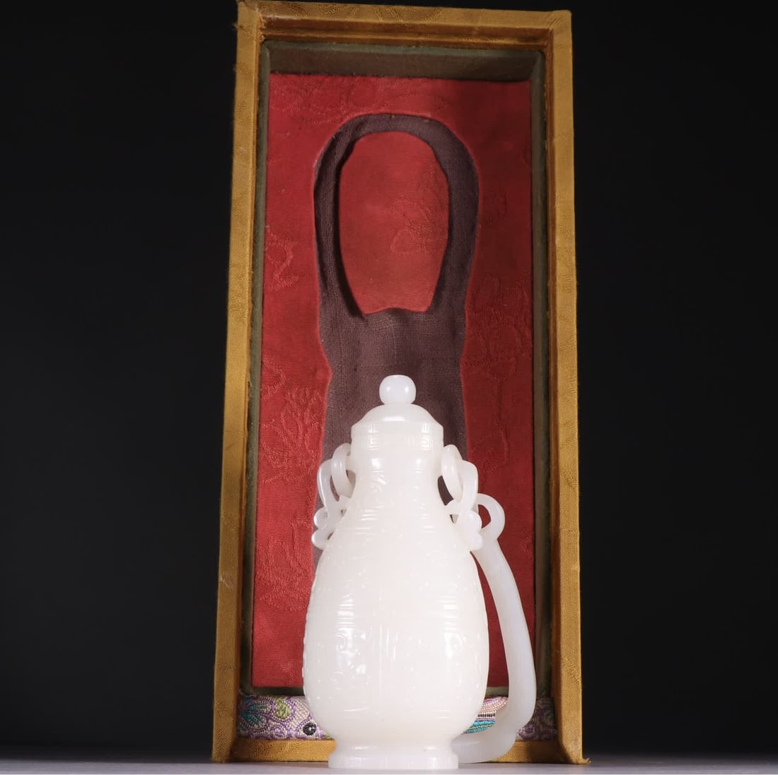 A piece of Qing Dynasty Qing Dynasty Hetian jade lifting beam bottle: Qing Dynasty Qing Dynasty Hetian jade beam bottle SIZE: H:11cm W:5.2cm W:210.2g (The Dimensions Of All Batches Are Manually Measured.If You Need More Detailed Information, Please Contact Our Customer