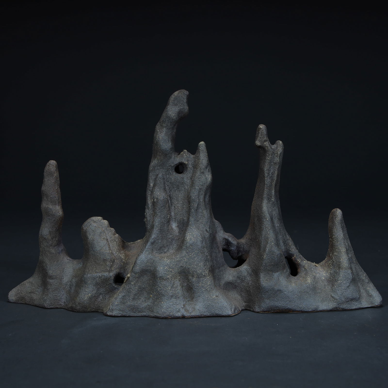 A Qing Dynasty imitation Lingbi stone purple sand pen frame mountain: Qing Dynasty imitation Lingbi stone purple sand pen rack mountain SIZE: H:11cm L:18.5cm W:6cm W:241.7g (The Dimensions Of All Batches Are Manually Measured.If You Need More Detailed Information, Pleas