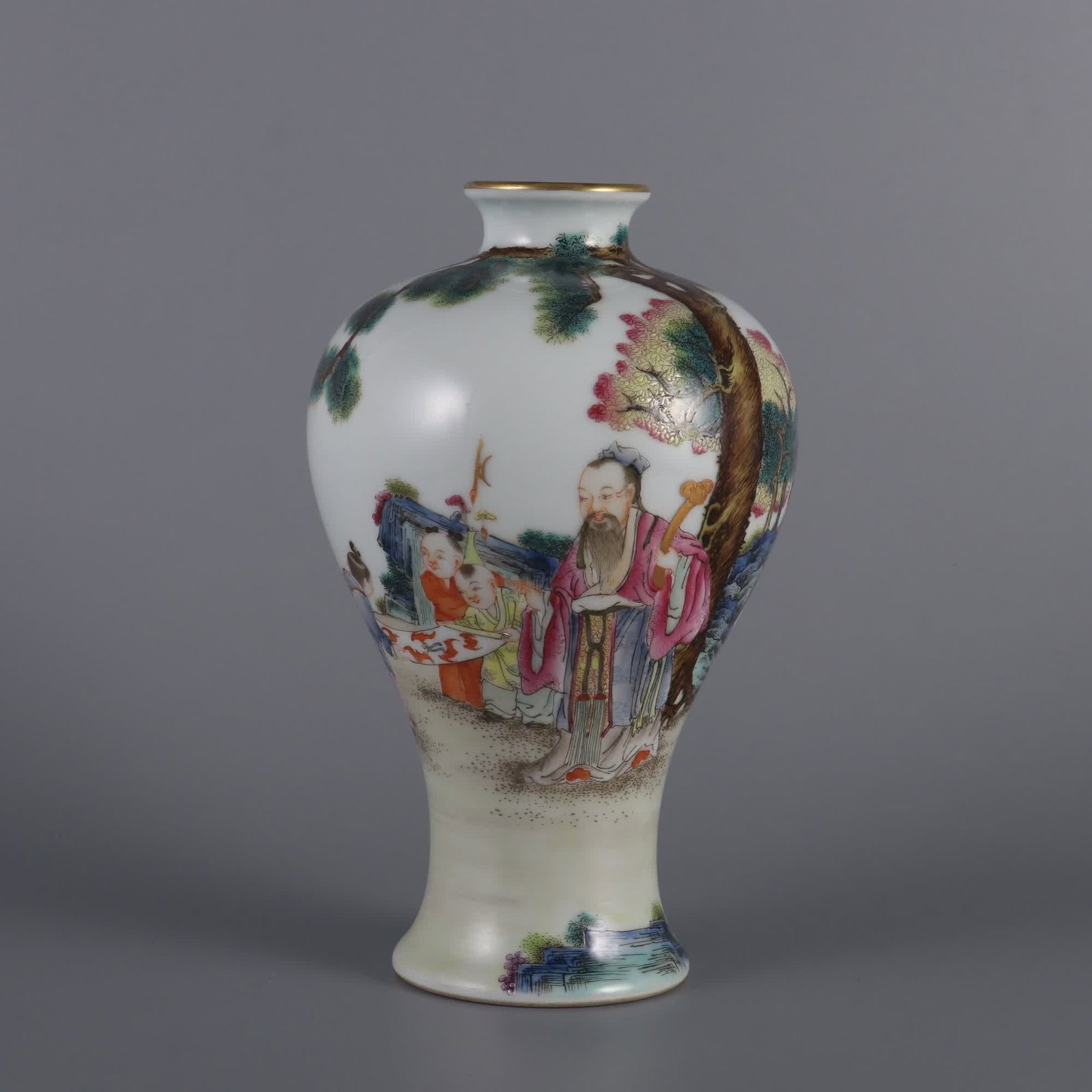 A pastel plum bottle made in the Qianlong period of the Qing Dynasty: Qing Qianlong year pastel fame and fortune plum bottle SIZE: H: 18cm Belly diameter 10.5cm mouthD: 4cm (The Dimensions Of All Batches Are Manually Measured.If You Need More Detailed Information, Pleas