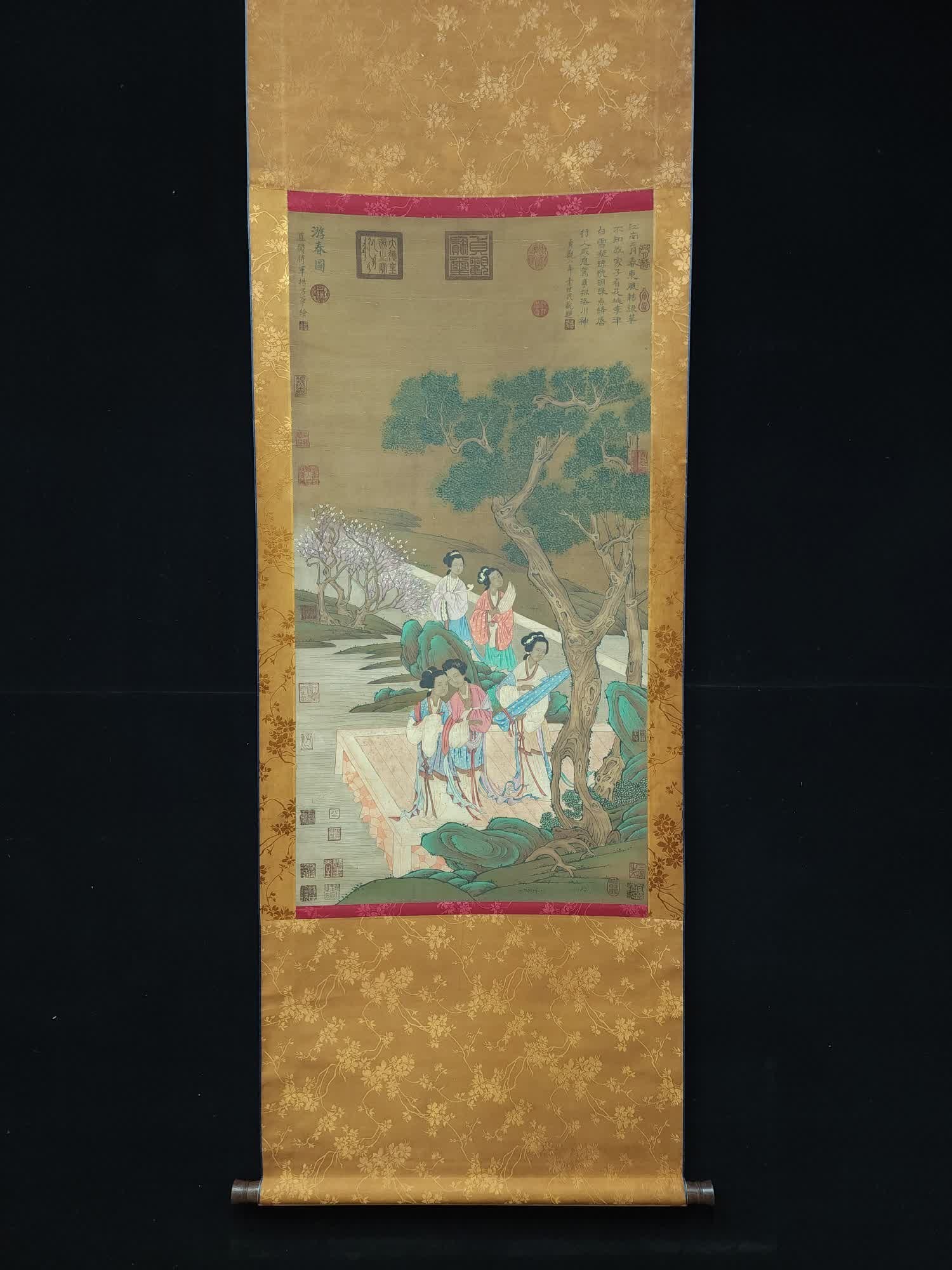 A picture of Yang Zihua of the Northern Qi Dynasty traveling in the spring on silk (1 of 9)