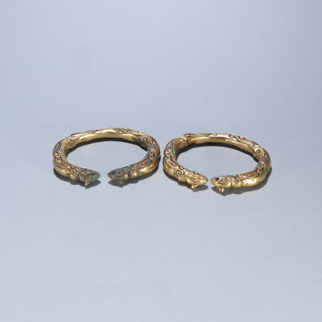 A pair of copper-gilt inlaid bracelets: A pair of copper-gilt inlaid treasure bracelets SIZE: Inner diameter 5.4cm W: 1cm Total W: 265.5g (The Dimensions Of All Batches Are Manually Measured.If You Need More Detailed Information, Please Con
