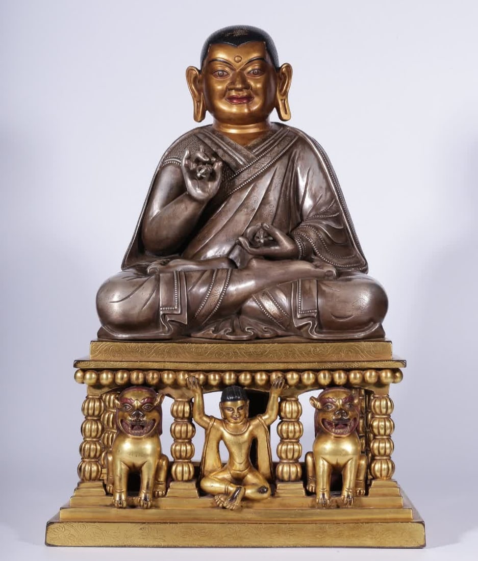 A Qing Dynasty bronze gilt gilt silver Sachin Gongganing cloth statue: Qing Dynasty bronze gilt gilt silver Sachin Gongganing cloth statue SIZE: H:39cm L:27.8cm W:19cm W:12kg (The Dimensions Of All Batches Are Manually Measured.If You Need More Detailed Information, Plea