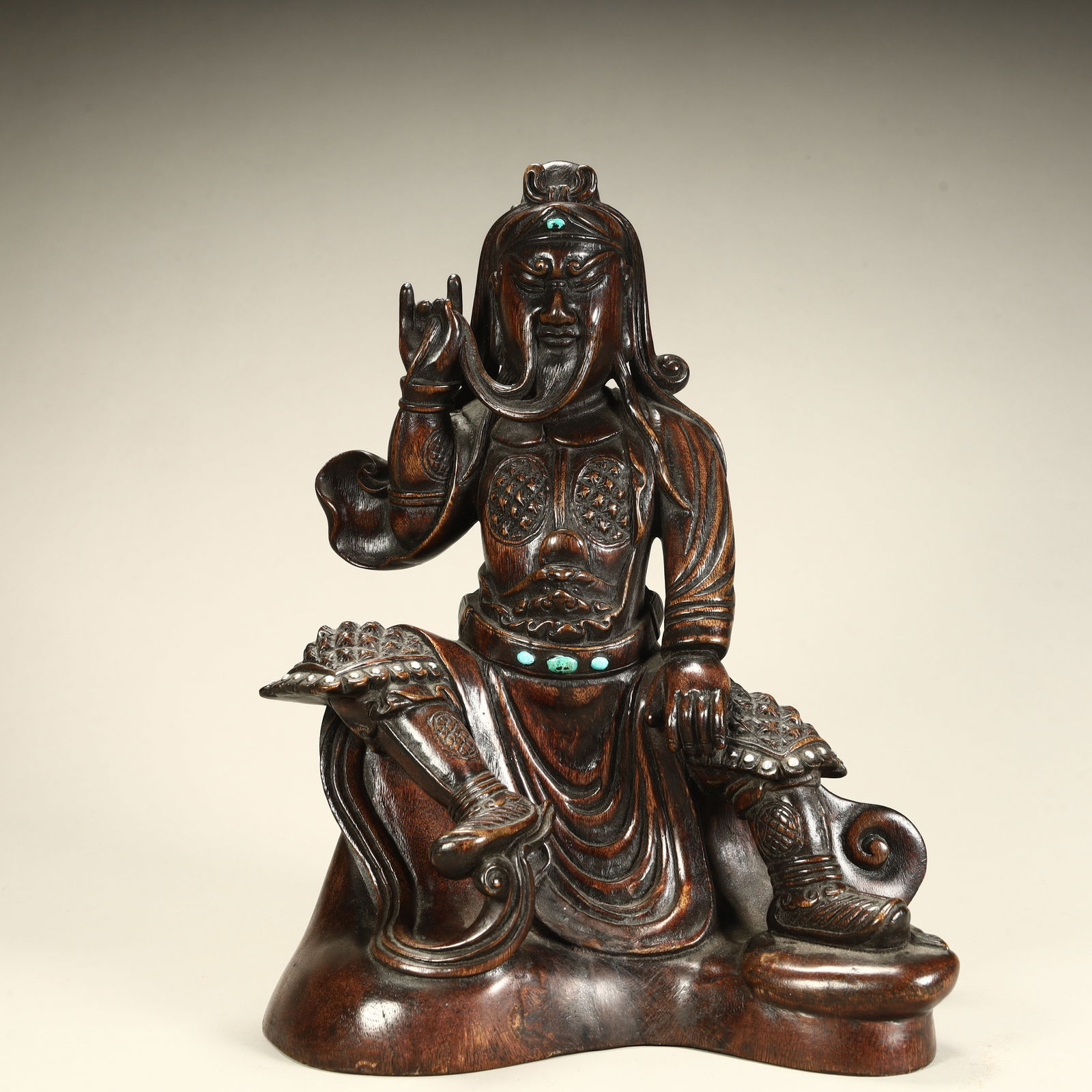 A seated statue of Guan Gong inlaid with turquoise in Qing Dynasty agarwood: Qing Dynasty agarwood inlaid turquoise seated statue of Guan Gong SIZE: L:24cm W:19cm H:14cm W:552g (The Dimensions Of All Batches Are Manually Measured.If You Need More Detailed Information, Please C