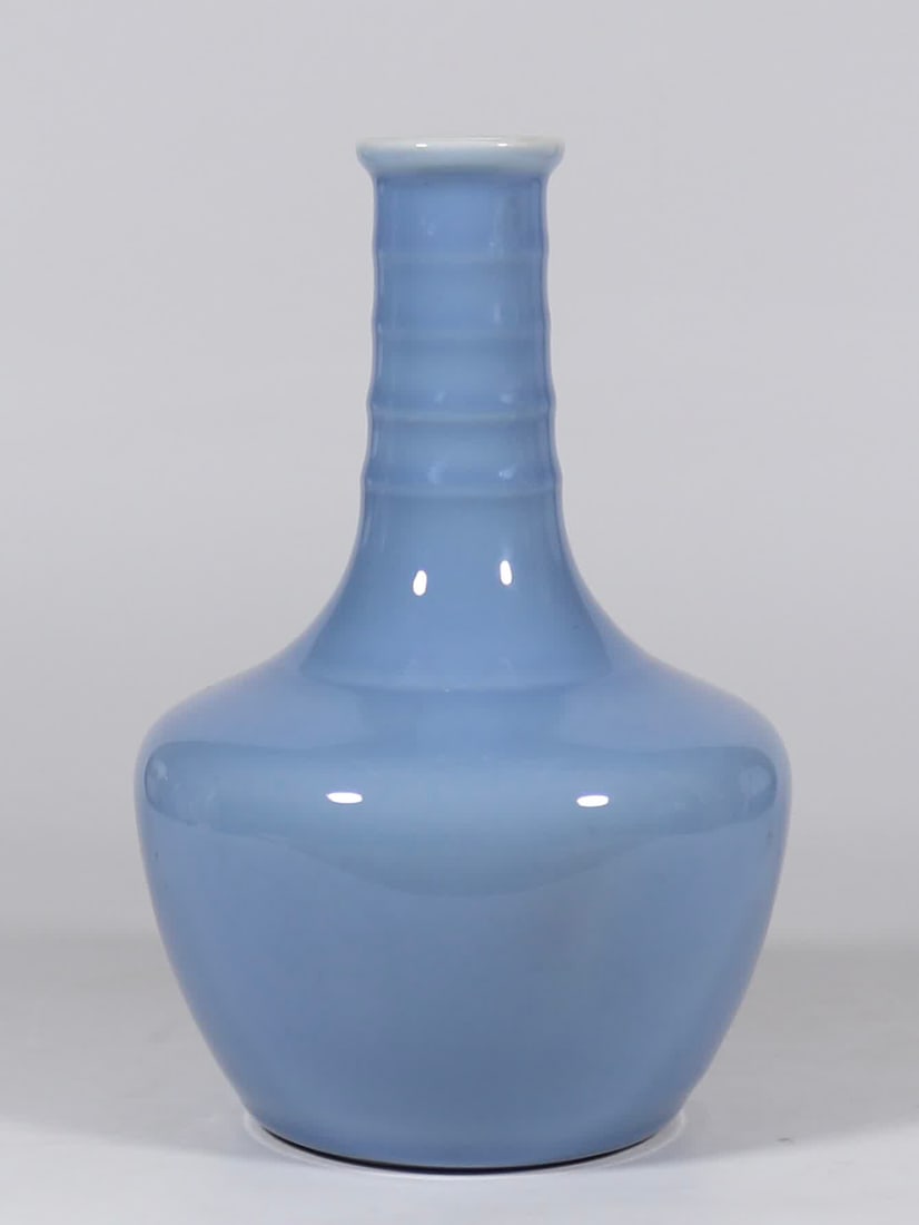 A azure glaze spiral vase made in the Qianlong period of the Qing Dynasty: Qing Qianlong year made sky blue glazed spiral pattern bottle SIZE: H:24.5cm (The Dimensions Of All Batches Are Manually Measured.If You Need More Detailed Information, Please Contact Our Customer Ser