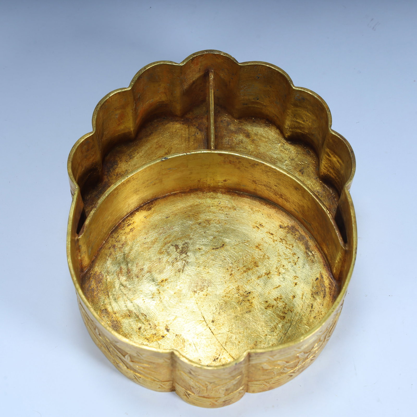 A gilded floral butterfly pattern multi-compartment box - 10
