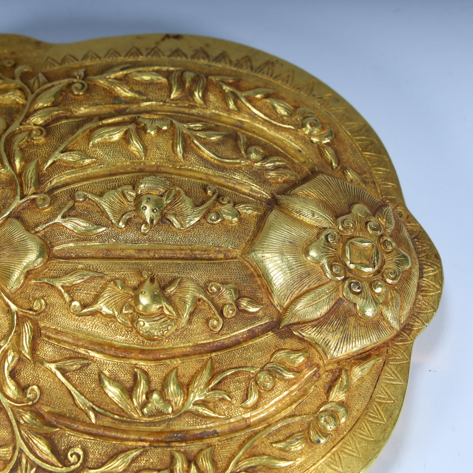 A gilded floral butterfly pattern multi-compartment box - 12