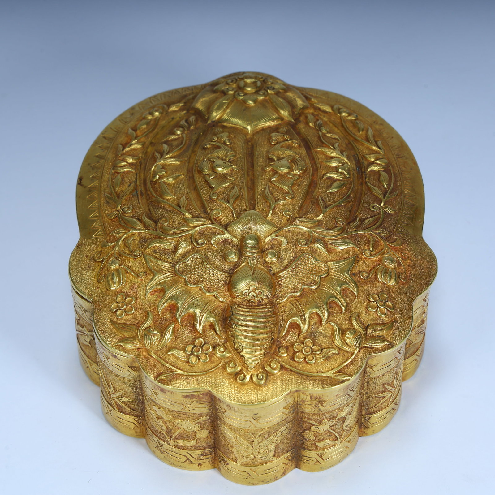 A gilded floral butterfly pattern multi-compartment box - 2