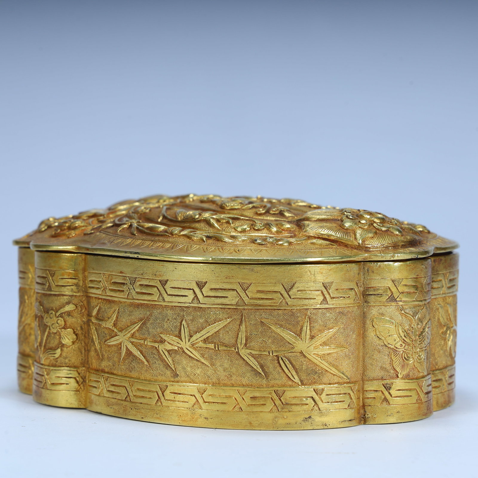 A gilded floral butterfly pattern multi-compartment box - 4
