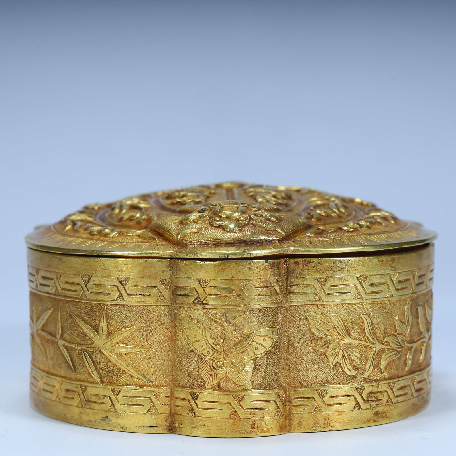 A gilded floral butterfly pattern multi-compartment box - 5