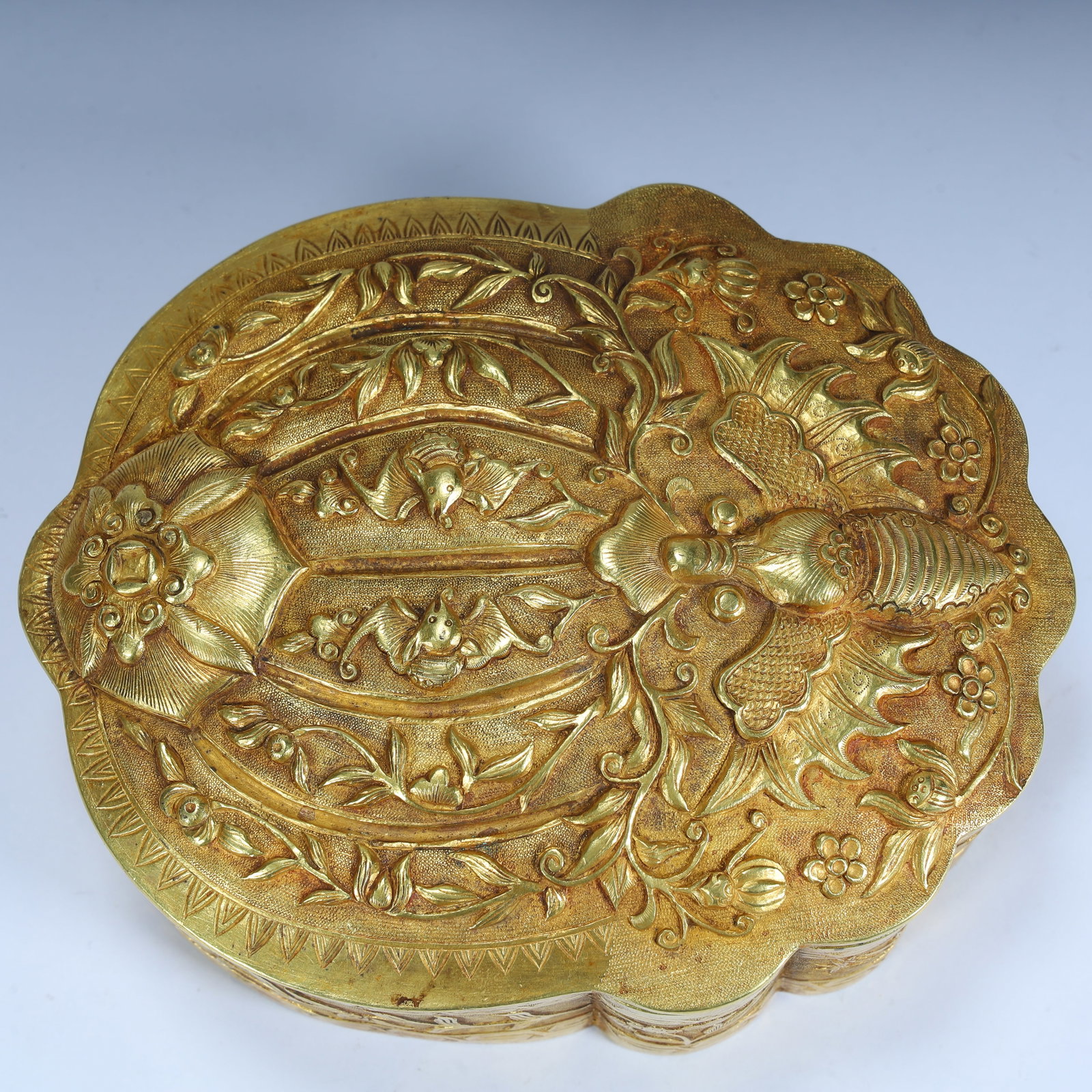 A gilded floral butterfly pattern multi-compartment box - 7