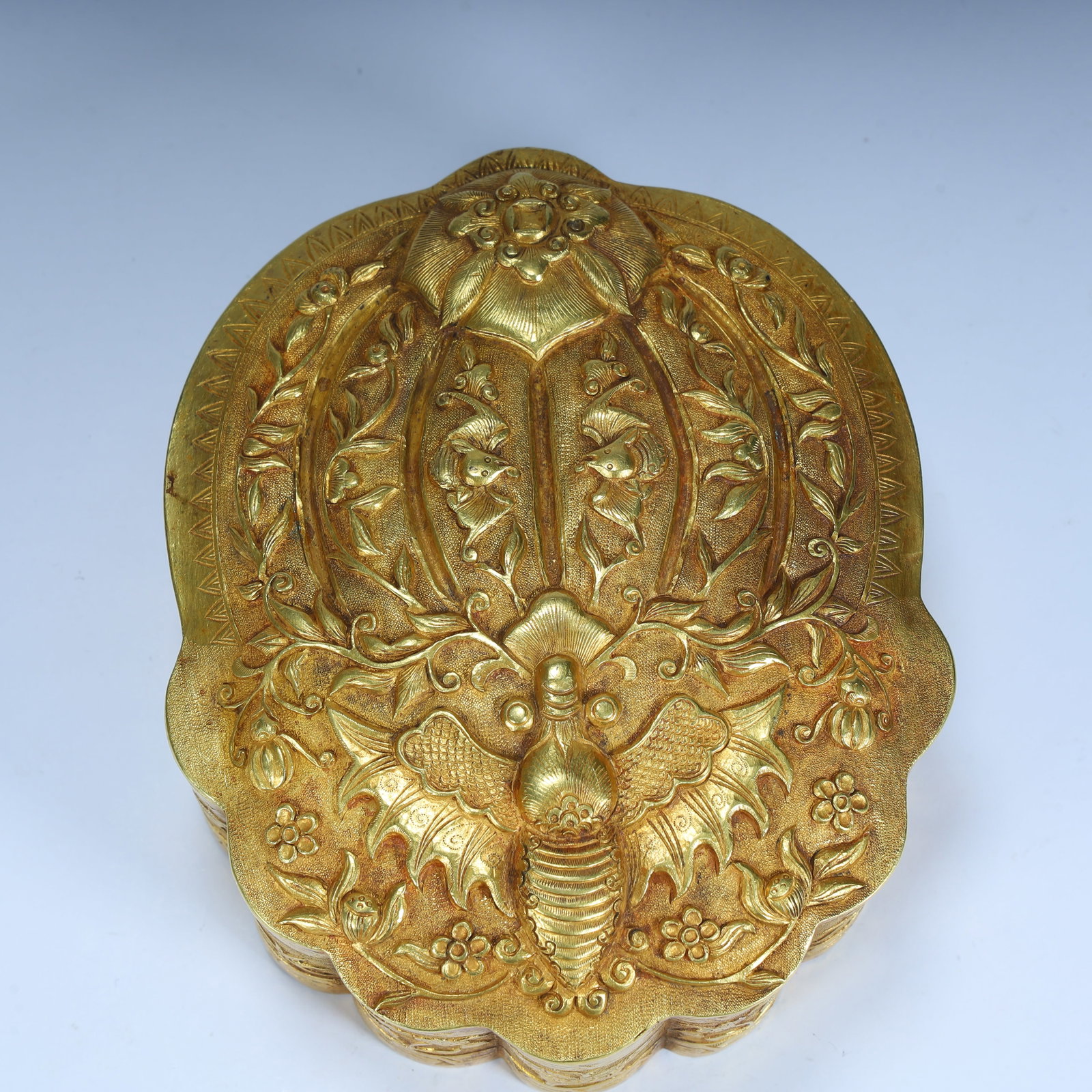 A gilded floral butterfly pattern multi-compartment box - 8