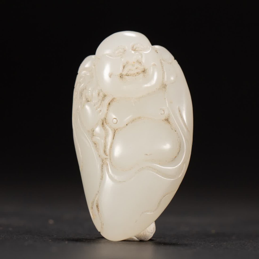 A Hetian jade Maitreya Buddha from the Qing Dynasty: Hetian jade Maitreya Buddha in the Qing Dynasty SIZE: L:3cm W:5.5cm (The Dimensions Of All Batches Are Manually Measured.If You Need More Detailed Information, Please Contact Our Customer Service Befo