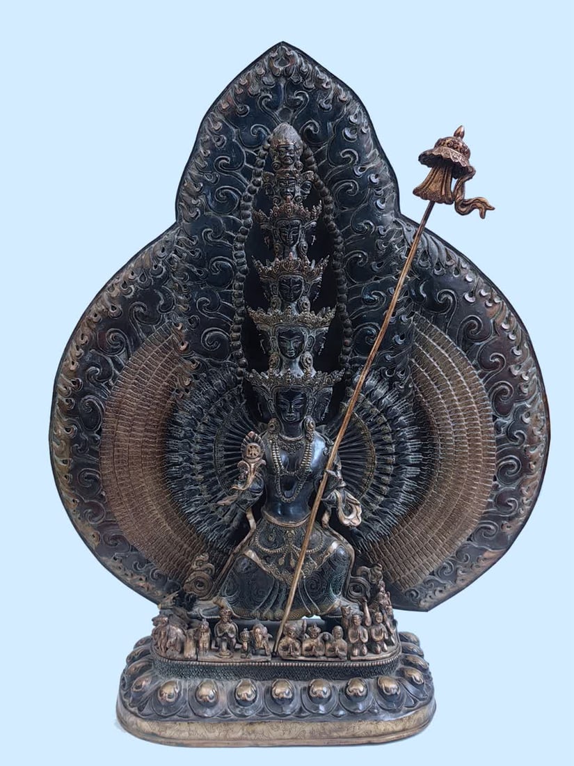 A bronze statue of Guanyin with a thousand hands in the Qing Dynasty: Qing Dynasty Thousand-Handed Guanyin Bronze Statue SIZE: H:75cm L:59cm W:18cm W:15.3kg (The Dimensions Of All Batches Are Manually Measured.If You Need More Detailed Information, Please Contact Our Cu