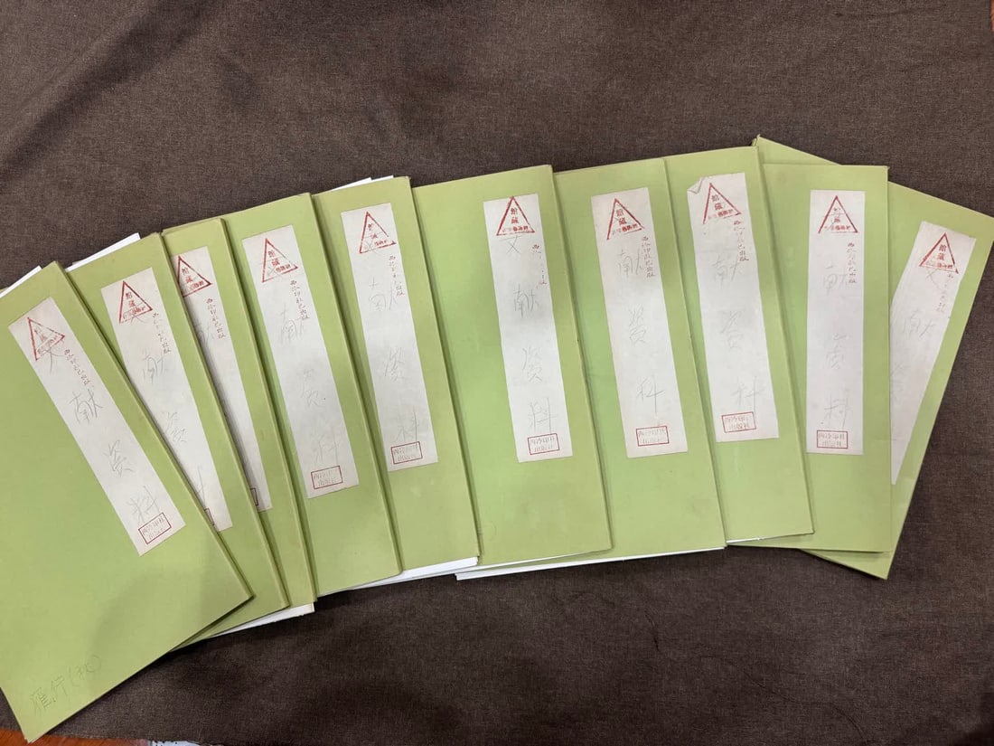 A medical manuscript of Zhang Zhongyuan's Tai Hospital: Zhang Zhongyuan's medical manuscript of the Imperial Hospital SIZE: AAA (The Dimensions Of All Batches Are Manually Measured.If You Need More Detailed Information, Please Contact Our Customer Service