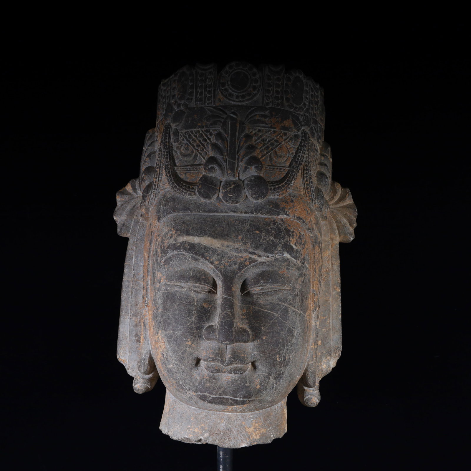 A piece of bluestone Buddha head of the Northern Wei Dynasty: Northern Wei bluestone Buddha head SIZE: H:40cm W:25cm W:34.6kg (The Dimensions Of All Batches Are Manually Measured.If You Need More Detailed Information, Please Contact Our Customer Service Before B