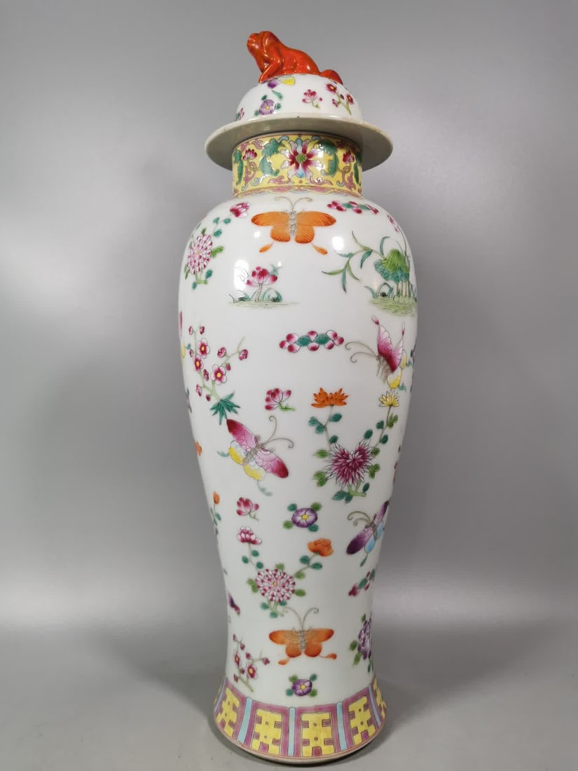A Qing Dynasty pastel butterfly cap bottle: Qing Dynasty pastel butterfly lid bottle SIZE: H:50cm W:17.8cm (The Dimensions Of All Batches Are Manually Measured.If You Need More Detailed Information, Please Contact Our Customer Service Before Bi