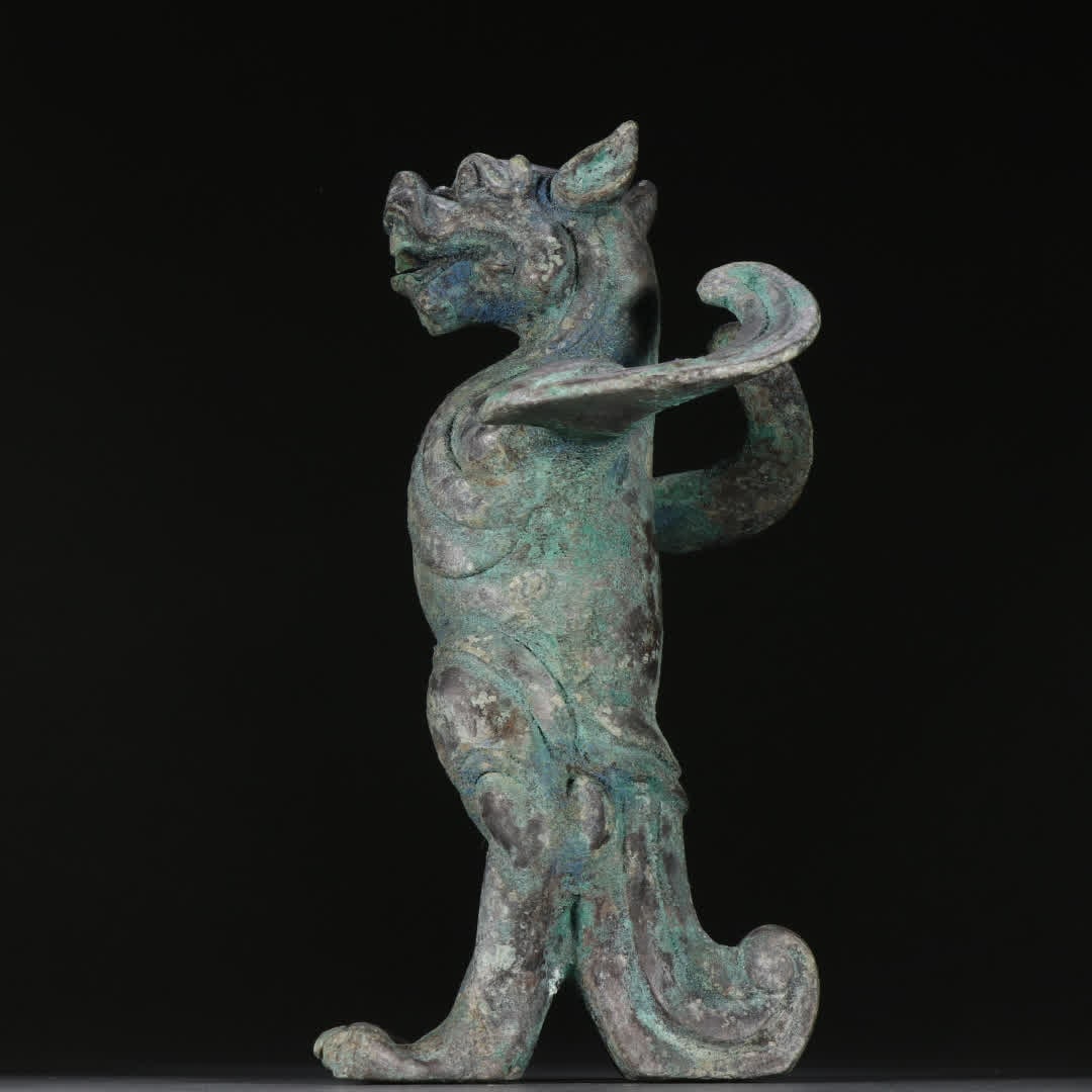 A bronze beast ornament - 4